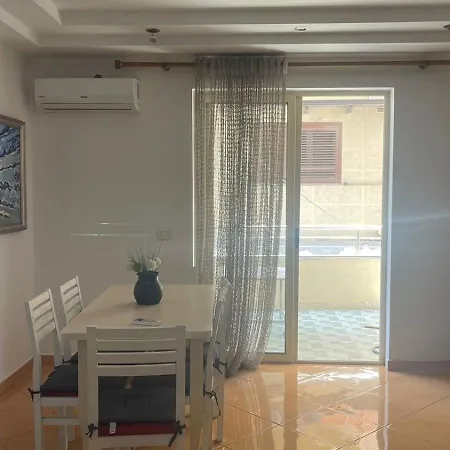 아파트 Bright And Cozy Durrës